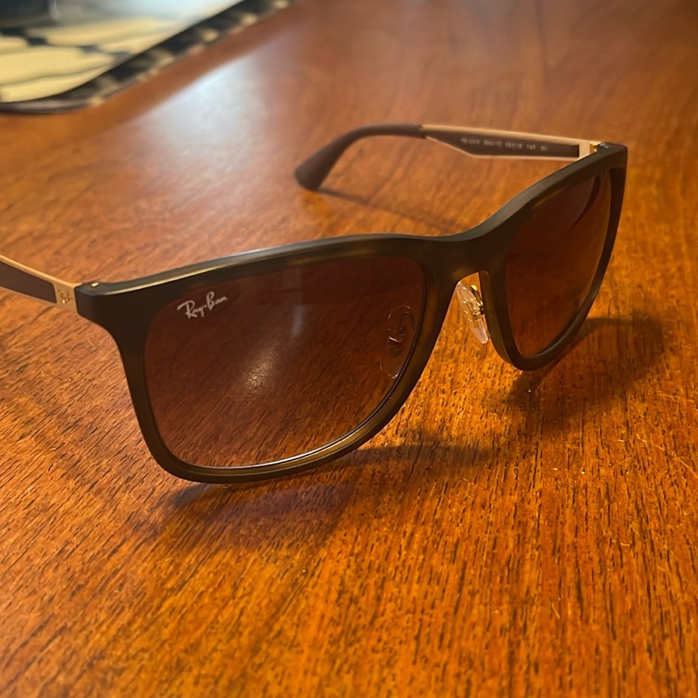 Rayban sunglasses model 4313 made in Italy excellent condition